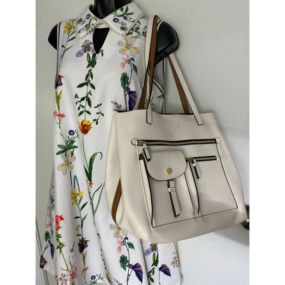 Calvin Klein Cream Leather Shoulder Bag - Picture 13 of 16